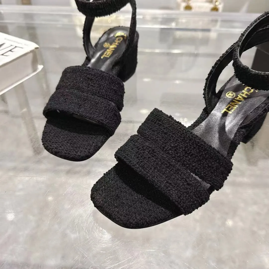 👟👟Ex-factory price 540👟👟 𝐂𝐇𝐀𝐍𝐄𝐋★Xiaoxiang New Spring and Summer Products Counter new sandals, electric embroidery Lingge’s classic elements that will never fade away 💋Showing unique dressing style, too beautiful to say anything, a must-have in summer... Upper: imported sheepskin/knitted fabric Lining: mixed sheepskin Heel height: 5cm Outsole: Italian leather outsole Shoe size: 35-39 (customized items of 40, 41 and 42 are not returnable or exchangeable)